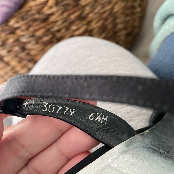 EUC Stuart Weitzman Slingback Open toe Heels. Black. Size 6.5. Beautiful shoes. - Picture 5 of 6